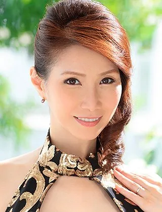黑丝美女穿搭通勤风尚
